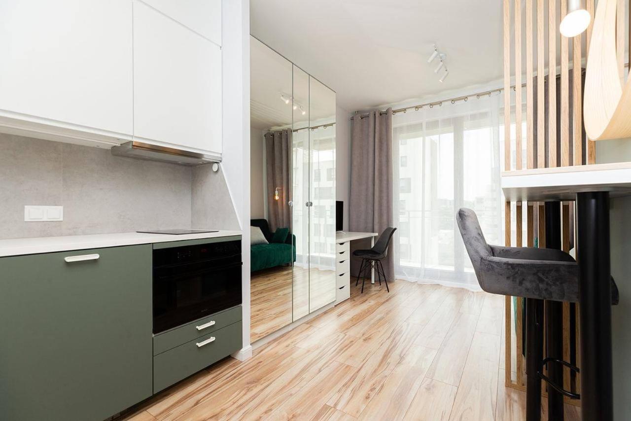 Easy & Comfortable, With Balcony, Very Close To The Center Varsó Kültér fotó